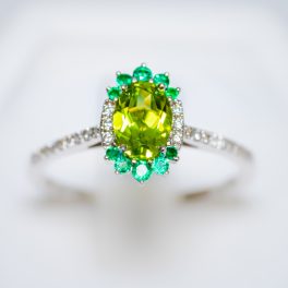 Gyűrű, Smaragd Peridot, Gyémánt kővel, 0,11ct, 54-es