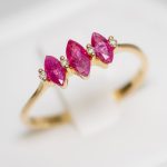 Gyűrű, Arany, Gyémánt kővel 0,024ct, Rubin kővel 0,582ct, 56-os