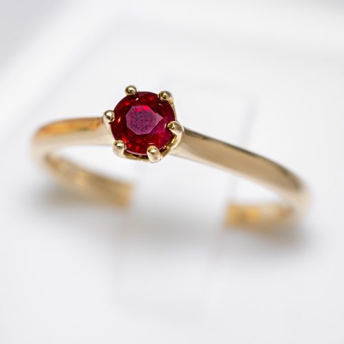 Gyűrű, Arany, Rubin kővel, 0,55ct, 54-es